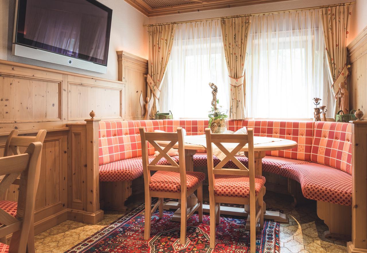 Hotel Garni Tirol Ladis Eksteriør bilde